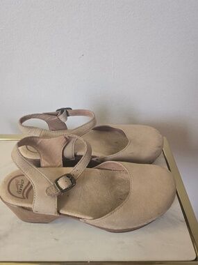 Dansko Mary Jane Style Strappy Sandals Women’s Size 37